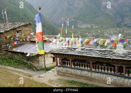 Ruota di preghiera monastero ; Pisang superiore ; Nepal Foto Stock