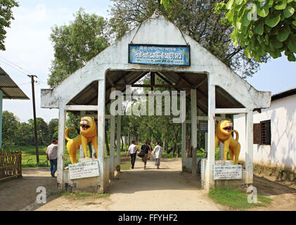 Vaishnavite monastero indù o satra a kamalabari ; Majuli Island ; Assam ; India Foto Stock