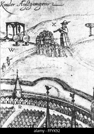 Letteratura, leggende, Pifferaio di Hamelin, 1284, in particolare di una vista sulla città di Hamelin, incisione su rame, 1622, del XIII secolo, Medioevo, medievale, medievale, secolo XVII, grafica, grafica della Germania del nord, nord della Germania, Bassa Sassonia, saga, saghe, Pied Piper, musicista, musicisti, fare musica, riprodurre musica, fare musica, riproduzione di musica, rende la musica, riproduce musica, fatto di musica, musica suonata, giocare, riprodurre, partenza, spostare fuori, lo spostamento fuori, spostata, vista città, cityscape, viste sulla città, cityscapes, townscape, townscapes, patibolo, il patibolo, gibbets, legenda, le, artista del diritto d'autore non deve essere cancellata Foto Stock