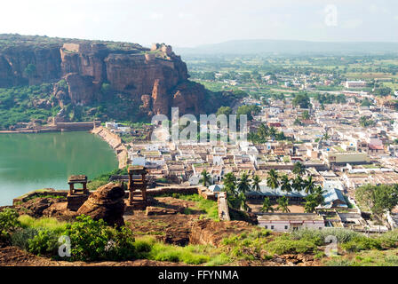 Birds Eye view di Badami da North Fort , Badami , Karnataka , India Foto Stock