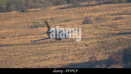 Falchi della RAF dalla valle della raf che volano il loop Mach in galles. Foto Stock