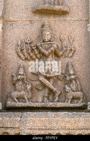 Come Venugopala Govardhanadhari sulla parete del tempio Ramachandra in Hampi , Karnataka , India Foto Stock