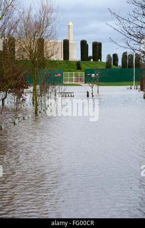 Il National Memorial Arboretum sotto acqua dopo le inondazioni in Staffordshire. Foto Stock