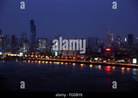 Una veduta aerea della Marina guidare di notte , Bombay ora Mumbai , Maharashtra , India Foto Stock