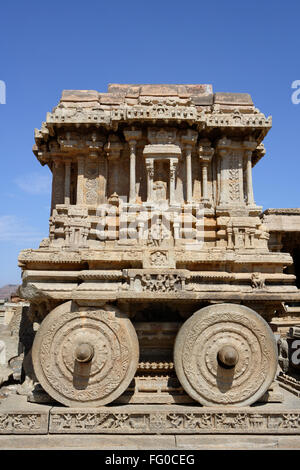 Carro di pietra ratha veicolo Vishnu Vitthal Tempio Hampi Vijayanagar eredità di mondo Deccan plateau Hospet Bellary Karnataka Foto Stock