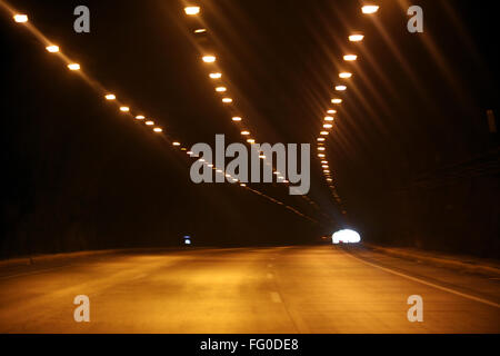 Tunnel illuminato su Mumbai Pune expressway , Maharashtra , India Foto Stock