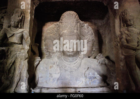 Shiva Shakti mahadeva di Elephanta Caves , Elephanta Caves , sito patrimonio mondiale , Bombay Mumbai , Maharashtra , India Foto Stock