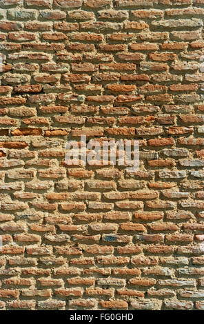 Muro di mattoni , residenza costruita nel 1780 1800 per British , Lucknow , Uttar Pradesh , India Foto Stock