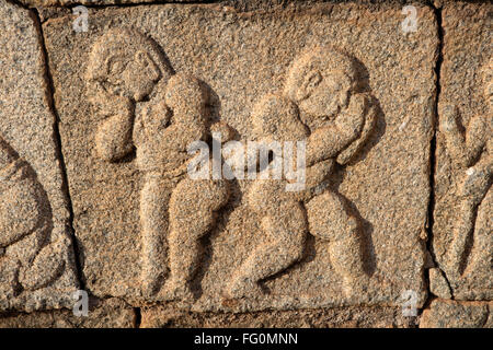 Statue in pietra scolpite platform Mahanavami dibba Hampi Vijayanagar Patrimonio Mondiale UNESCO Deccan plateau Hospet Bellary Karnataka Foto Stock