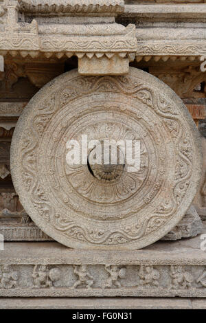 Carro di pietra ratha lato destro ruota anteriore tempio Vitthal Hampi Vijayanagar Patrimonio Mondiale UNESCO Hospet Bellary Karnataka Foto Stock