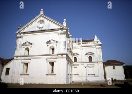 Vista posteriore del Se Cathedral , chiesa costruita nel 1528 D.C., Sito Patrimonio Mondiale dell'UNESCO , Old Goa , Velha Goa , India Foto Stock