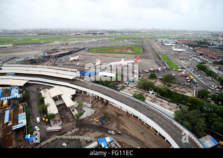 Vista aerea dell'aeroporto internazionale Chhatrapati Shivaji ; Sahar ; Mumbai Bombay ; Maharashtra ; India Foto Stock