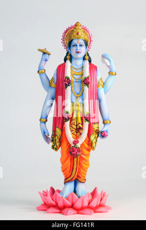 Statua del signore Vishnu permanente sulla lotus ; India Foto Stock