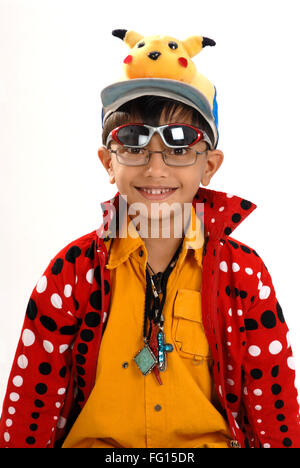 South Asian ragazzo indiano indossare abiti divertenti , Bombay Mumbai , Maharashtra , India Signor#364 Foto Stock