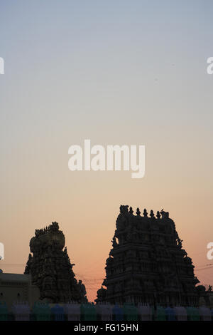 Tramonto al Tempio kanchi kamakoti peetam sri kamakshi ambal , quartiere Kanchipuram , Stato Tamil Nadu , India Foto Stock