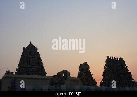 Tramonto al Tempio kanchi kamakoti peetam sri kamakshi ambal , quartiere Kanchipuram , Stato Tamil Nadu , India Foto Stock