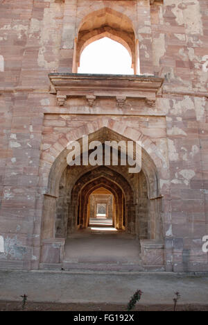 Hindola Mahal , Mandu , Quartiere Dhar , Madhya Pradesh , India Foto Stock