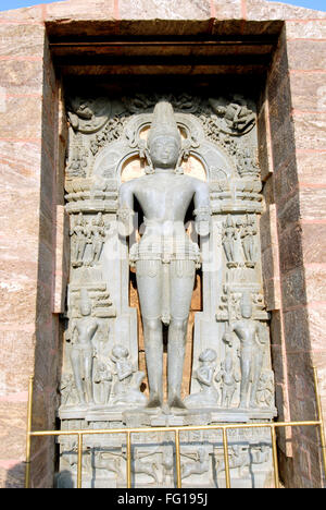 Ha rovinato la statua di vedica del dio del sole Surya o Arka a Konarak Sun temple , Konarak , Bhubaneswar , Orissa , India Patrimonio mondiale Foto Stock