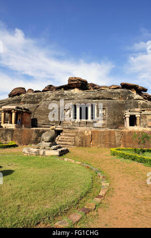 Brahmanical Tempio nella Grotta Ravanaphadi Aihole Karnataka India Asia Ott 2010 Foto Stock