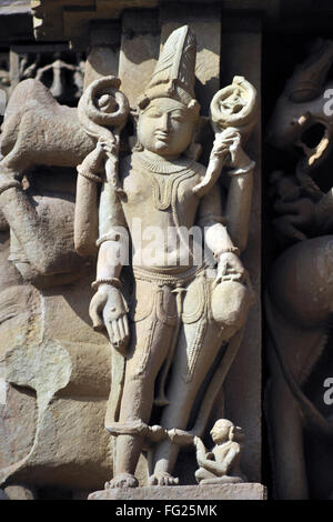 Dikpala sulla parete del tempio jagadambi Khajuraho Madhya Pradesh india Foto Stock