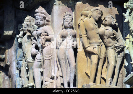 Sculture sulla parete del tempio jagadambi Khajuraho Madhya Pradesh india Foto Stock