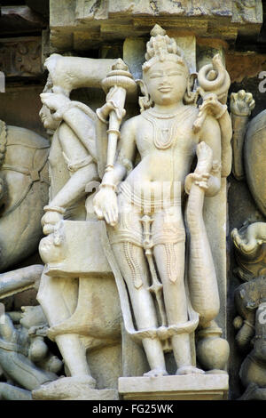 Kubera sulla parete del tempio jagadambi Khajuraho Madhya Pradesh india Foto Stock
