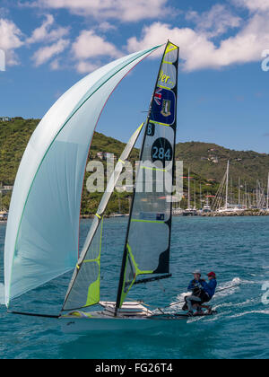 British Olympic hopefuls Alec Anderson e Chris Brockbank treno vicino Road Town, isola di Tortola, Isole Vergini Britanniche. Foto Stock