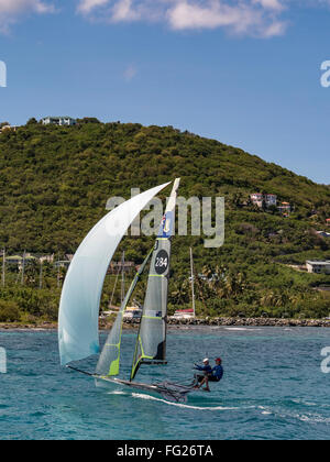 British Olympic hopefuls Alec Anderson e Chris Brockbank treno vicino Road Town, isola di Tortola, Isole Vergini Britanniche. Foto Stock