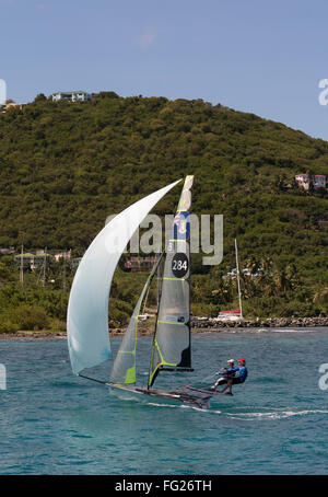 British Olympic hopefuls Alec Anderson e Chris Brockbank treno vicino Road Town, isola di Tortola, Isole Vergini Britanniche. Foto Stock