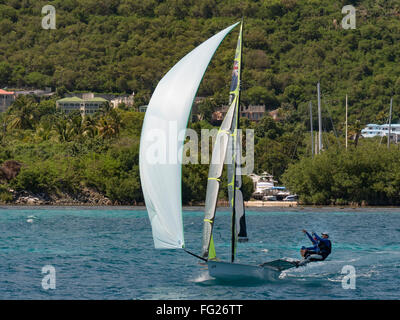 British Olympic hopefuls Alec Anderson e Chris Brockbank treno vicino Road Town, isola di Tortola, Isole Vergini Britanniche. Foto Stock