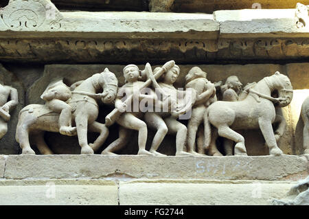 La battaglia a lakshmana temple Khajuraho Madhya Pradesh India Foto Stock