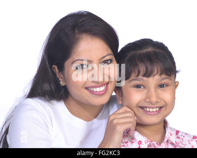 La religione sikh lady holding guancia della figlia signor#702Z;702X Foto Stock