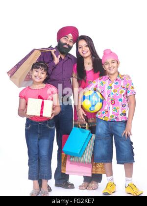 La religione sikh genitori con bambini signor#702X;702Y;702Z;779A Foto Stock