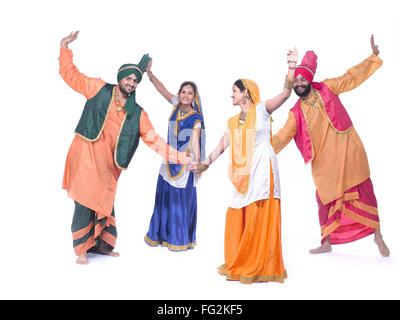 Esecuzione di ballerini folk dance bhangra signor#779F;779D;779E;779B Foto Stock