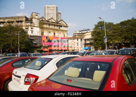 Parcheggio auto in kala ghoda murale raffigurante ; Bombay ; Mumbai ; Maharashtra ; India 21 12 2009 Foto Stock