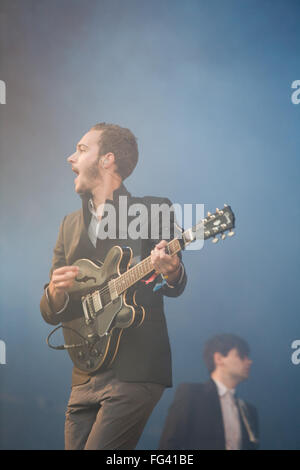 I redattori di eseguire sulla fase della piramide al Glastonbury Festival 2008, Somerset, Inghilterra, Regno Unito. Foto Stock