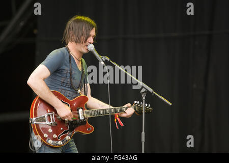 Anton Newcombe nell'esecuzione in Brian Jonestown Massacre, Glastonbury Festival 2008 Foto Stock