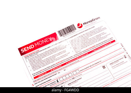 Moneygram money gram inviare denaro sotto forma di trasferimento di frode truffa scamming fraudolento tagliare ritaglio sfondo bianco isolato Foto Stock