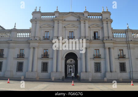 Palacio de la Moneda, o La Moneda, la sede del Presidente della Repubblica del Cile a Santiago Foto Stock