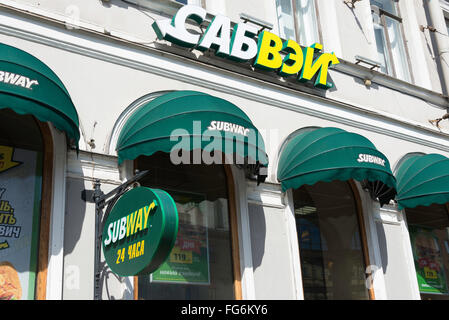 La metropolitana ristorante fast food, Nevsky Prospect, San Pietroburgo, regione nord-occidentale, Federazione russa Foto Stock