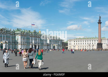 Xviii secolo stato Hermitage Museum, la Piazza del Palazzo San Pietroburgo, regione nord-occidentale, Federazione russa Foto Stock