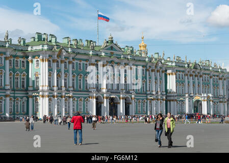 Xviii secolo stato Hermitage Museum, la Piazza del Palazzo San Pietroburgo, regione nord-occidentale, Federazione russa Foto Stock