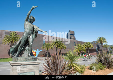 Statue in Golden Gate Park all'esterno del De Young Art Museum di San Francisco, Stati Uniti d'America Foto Stock