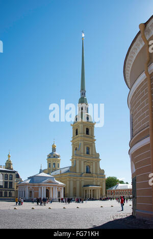 Il campanile della cattedrale di San Pietro e Paolo, Zayachy Isola, San Pietroburgo, regione nord-occidentale, Repubblica Russa Foto Stock