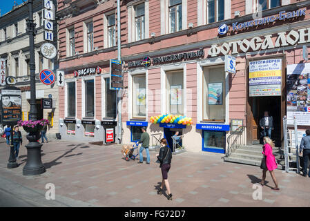 Scena di strada, Nevsky Prospect, San Pietroburgo, regione nord-occidentale, Federazione russa Foto Stock