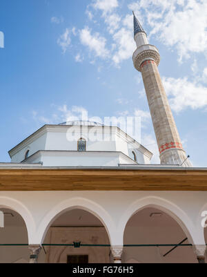 Classico stile ottomano imperatore della moschea (Careva Dzamija) dal XV secolo a Sarajevo, Bosnia ed Erzegovina Foto Stock