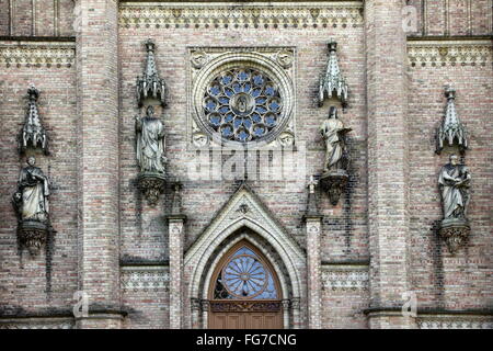 Geografia / viaggi, Germania, Meclemburgo-Pomerania occidentale, Neustrelitz, castello chiesa costruita: 1855 - 1859 da Friedrich Wilhelm Buttel, portico frontale con i quattro apostoli, Additional-Rights-Clearance-Info-Not-Available Foto Stock