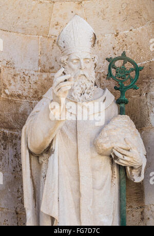 Statua di San Biagio sulla cattedrale dell Assunzione della Vergine Maria nella Città Vecchia di Dubrovnik, Croazia Foto Stock