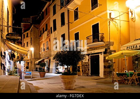 Geografia / viaggi, in Italia, la Liguria Cinque Terre, Vernazza, Via Roma, Additional-Rights-Clearance-Info-Not-Available Foto Stock