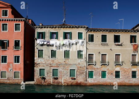 Geografia / viaggi, Italia, Veneto, Venezia, Fila di case, stendibiancheria, Additional-Rights-Clearance-Info-Not-Available Foto Stock